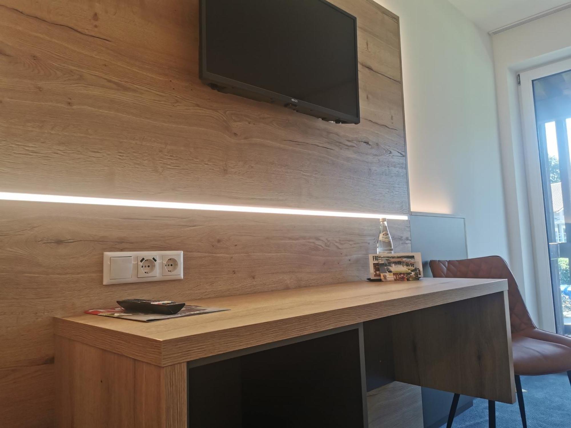 Hotel Am Regenbogen Кам Екстериор снимка