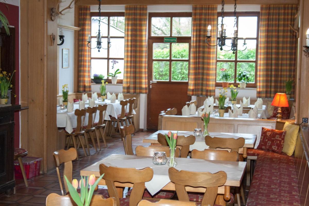 Hotel Am Regenbogen Кам Екстериор снимка
