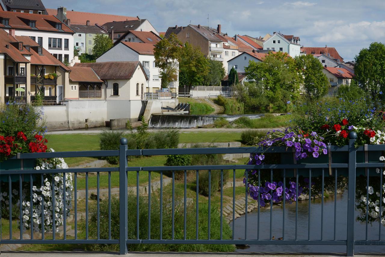 Hotel Am Regenbogen Кам Екстериор снимка